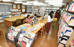 図書室（1F）